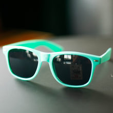Load image into Gallery viewer, the front view of the Boulevard Mint Sunglasses.
